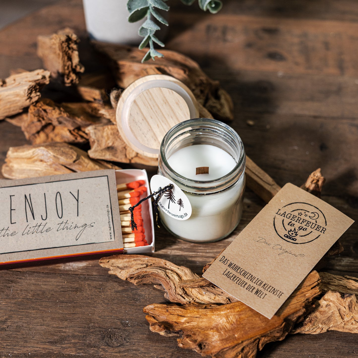 Lagerfeuer to Go - Handgemachte Kerze mit knisterndem Holzdocht (Paket aus 4 Stück)